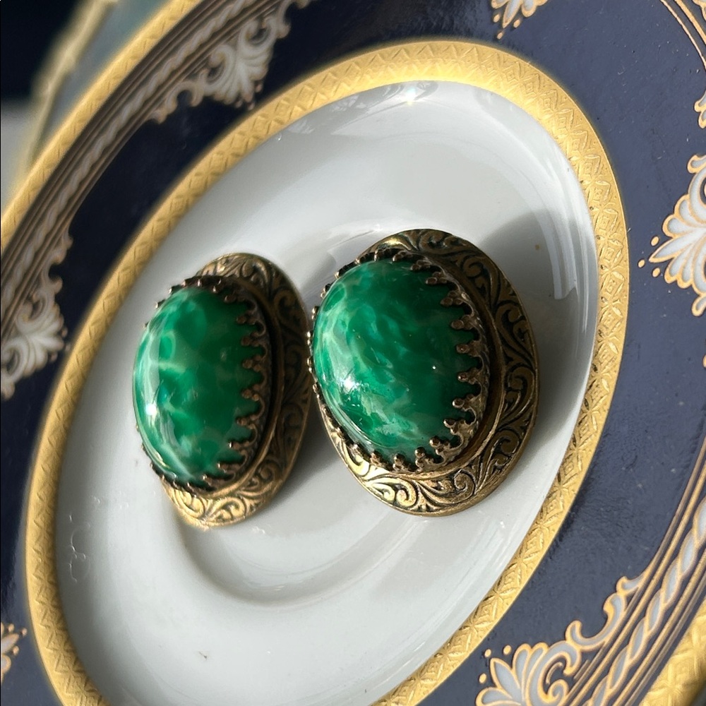 Vintage Peking Green Glass Brass Clip Earrings - Picture 2 of 5